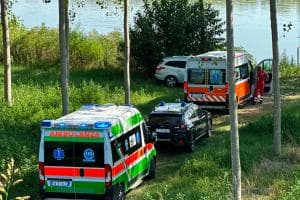  Salva due ragazzi e scompare nel Po