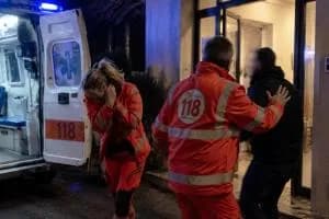 Aggredisce l'infermiera del 118 durante il soccorso