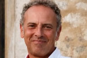 Si accascia e muore mentre lavora