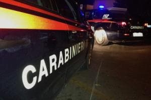 Lite tra giovani, spunta un'arma: paura e tensione