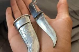 Gira col coltello: “Non è reato”