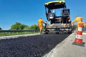 Asfalto, si lavora nella notte