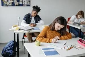 Clima, bufera sul libro distribuito a scuola