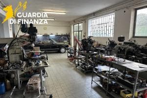 Centro estetico e autofficina abusivi: sequestro