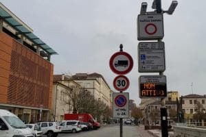 Il Corso di sera anticipa la chiusura
