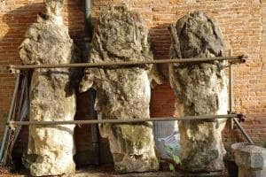 I santi recuperati dalle immondizie