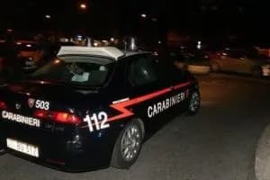 Sfascia l'ospedale e minaccia tutti: sangue e paura