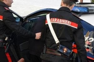 Litiga con la moglie e attacca i carabinieri: arrestato