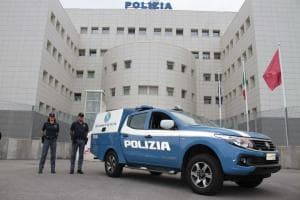 Truffe e furti, maxi operazione 70 arresti