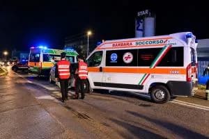 Auto contro ambulanza di volontari, paura sull'Eridania