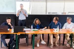 Fir, in centinaia per capirci di più