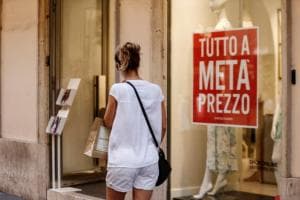 Saldi, da sabato caccia agli sconti