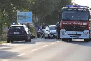 Orrore sulla provinciale: muore un 30enne
