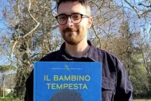 “Il bambino tempesta” si veste di arancione