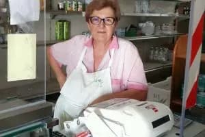 Una storica serranda si abbassa