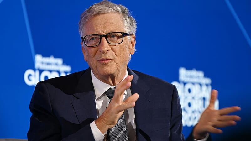 Bill Gates mette in guardia sui pericoli dell'IA: «Gli USA devono guidare, è necessaria una legge»