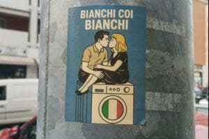 "Bianchi coi bianchi", appaiono adesivi razzisti e sessisti