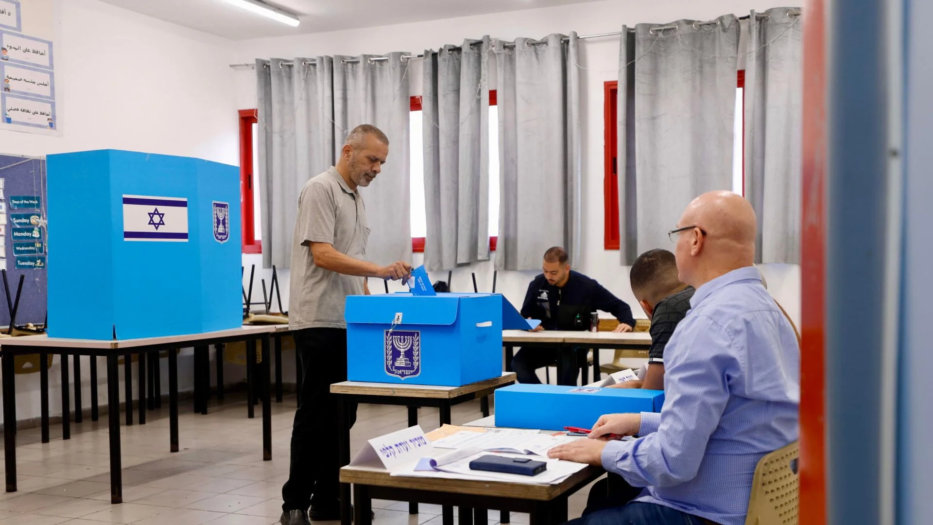 Elezioni in Israele: Netanyahu rischia il governo, affluenza in crescita, sfida serrata con Eisenkot
