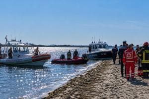 Malore improvviso e la caduta in acqua: muore un 43enne