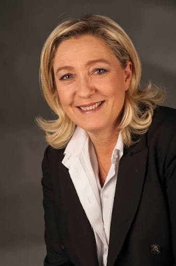 Le Pen lancia la sfida all'Eliseo: «Una lotta contro il declino»