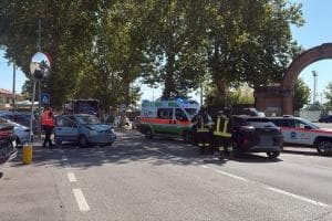 Schianto e paura in viale Tre Martiri