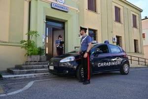 Lite e botte in famiglia, spunta anche una pistola clandestina