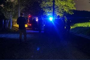 Senza casco in moto, pensionato muore annegato in un fossato