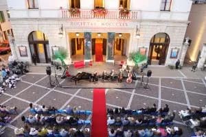 Su il sipario sulla stagione teatrale