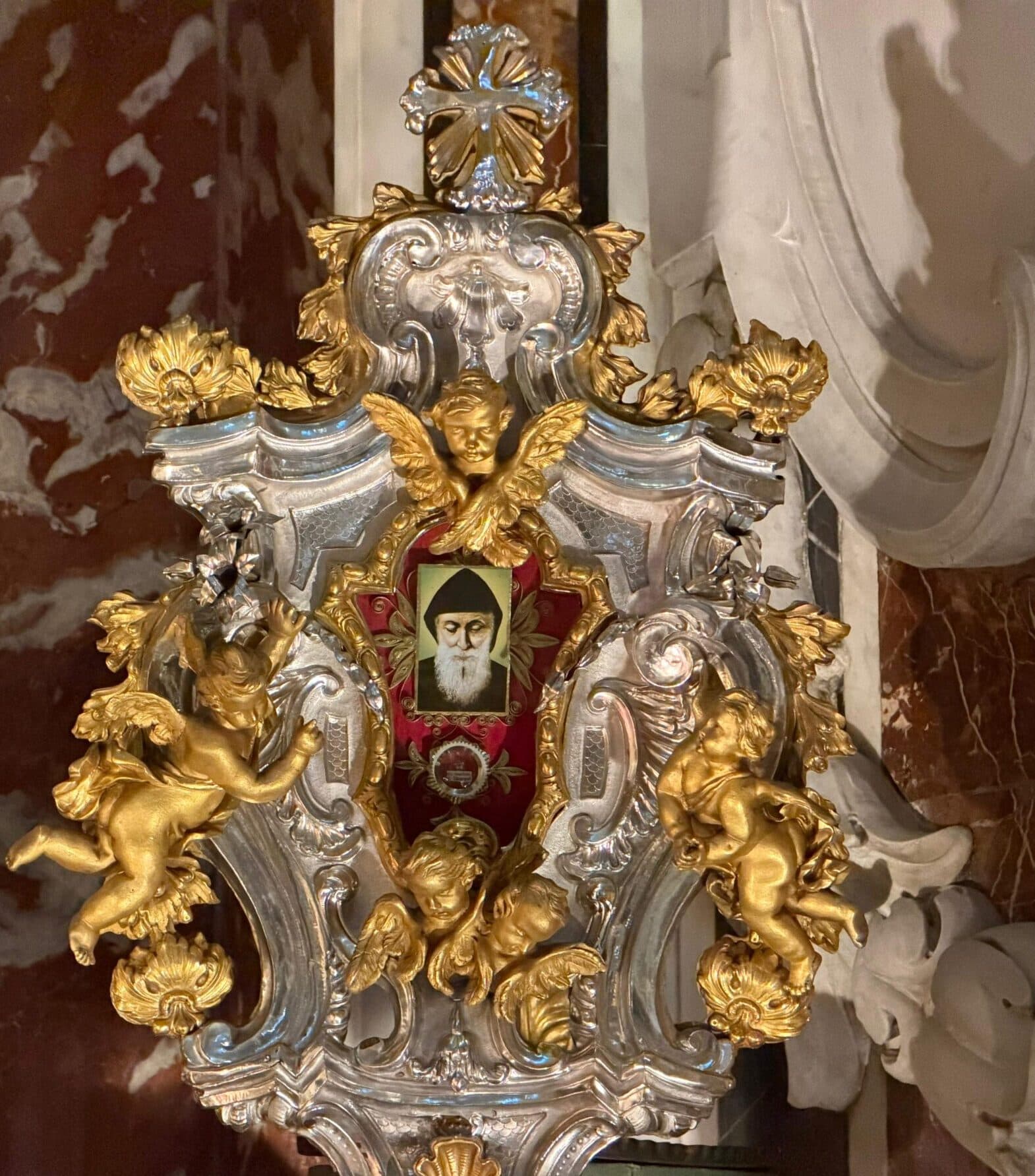 Roma si prepara alla Pasqua con San Charbel: a San Salvatore in Lauro le reliquie e l’olio del Santo