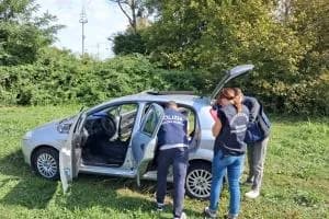 Anni di botte alla moglie. E, in auto, la pistola clandestina