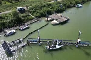 Sul Po la plastica finisce in gabbia