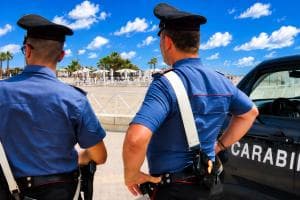 I ladri assaltano gli stabilimenti, furti e paura