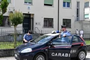 Lite tra stranieri, spunta la pistola