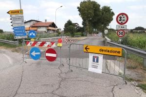 Voragine sul ponte ristrutturato