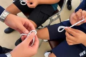 Gli studenti a lezione di mare