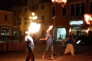 Strada granda, la città è un palco