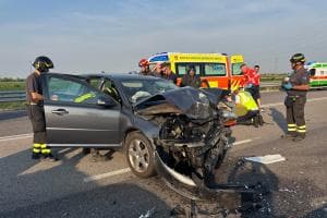 Terrore in Tangenziale, auto distrutte e paura
