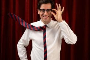 A suon di risate infiamma il palco