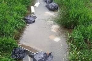 Trasformano il canale in discarica: presi