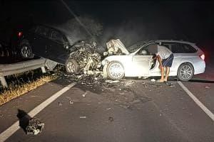 Terrore in strada, 26enne gravissima