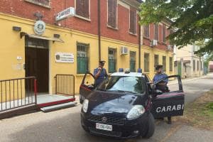 Picchia la figlia, va in carcere