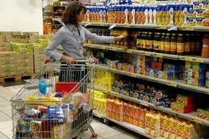 Il carrello della spesa si impenna: gli alimenti cresciuti del 30% 