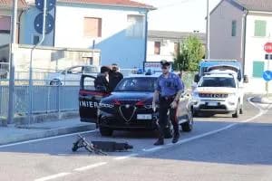 Cade in monopattino, è gravissimo