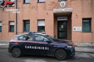 Ubriaco molesto devasta un locale e aggredisce i carabinieri: arrestato