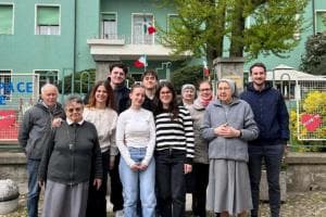 “Lasciateci le ambasciatrici di fede e speranza”