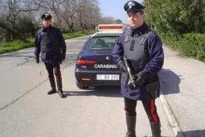 In fuga, ferisce gravemente due carabinieri