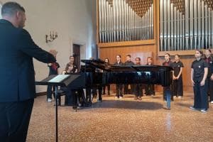 Il Voci coro bianche accende il Venezze