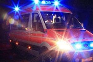 Si arrabbia e incendia la casa