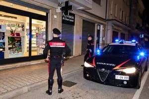Pistola puntata contro le farmaciste