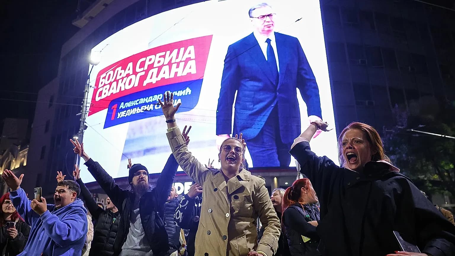 Serbia, cambiamento epocale alle elezioni: gli studenti dominano, Vučić riconosce la sconfitta